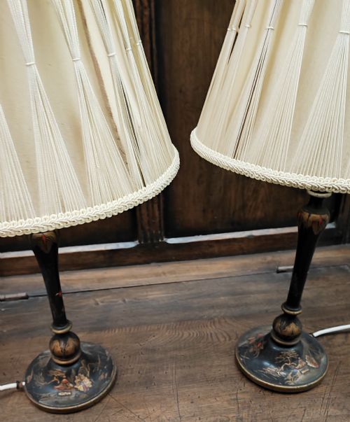 PAIR OF ANTIQUE CHINOISERIE LACQUERED TABLE LAMPS - ADDITIONAL PHOTO 9