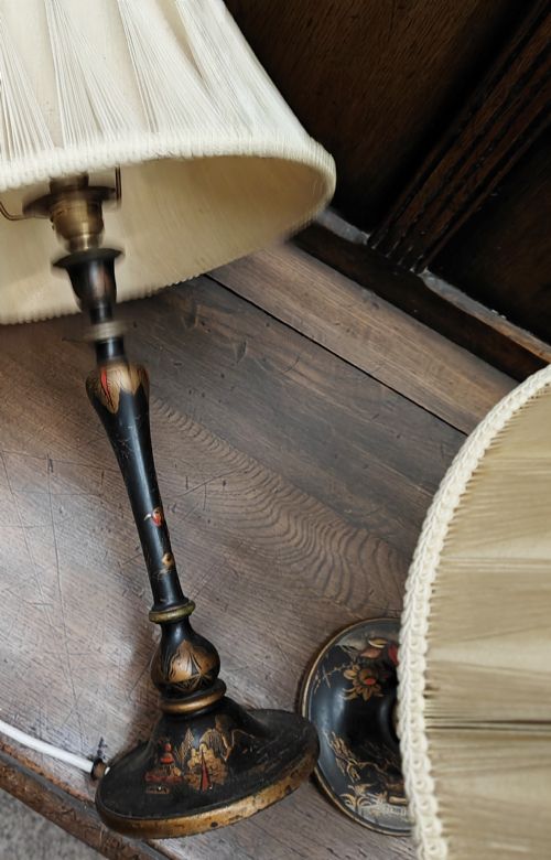 PAIR OF ANTIQUE CHINOISERIE LACQUERED TABLE LAMPS - ADDITIONAL PHOTO 10