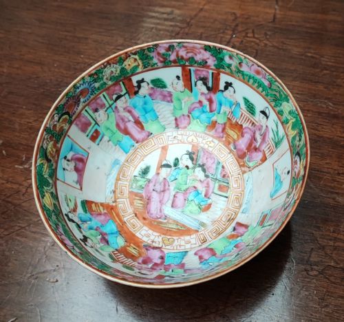 a small antique chinese famile rose bowl - CATEGORY: ANTIQUE CERAMICS - DATED 19TH CENTURY