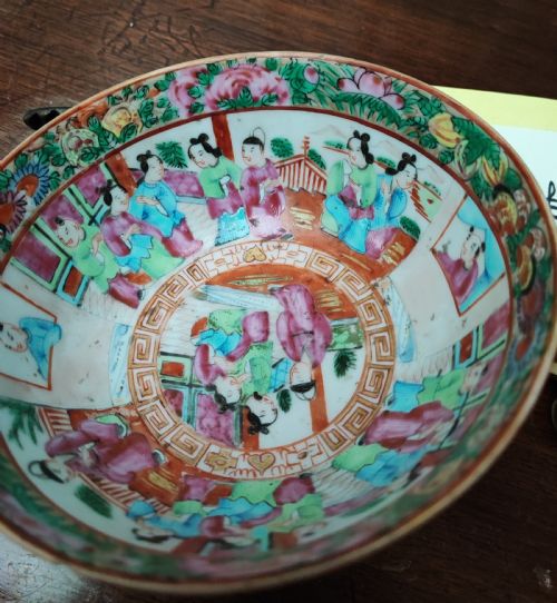 A SMALL ANTIQUE CHINESE FAMILE ROSE BOWL - ADDITIONAL PHOTO 2