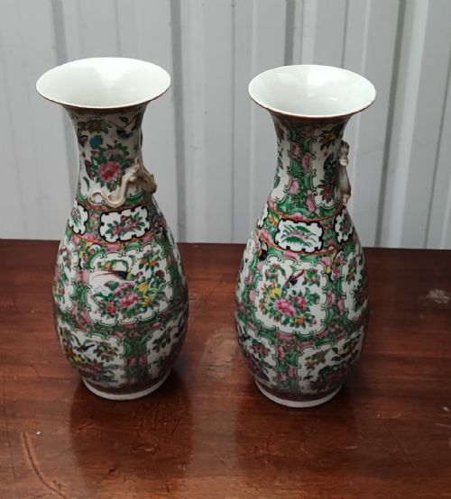 an antique pair of chinese famille rose vases - CATEGORY: ANTIQUE VASES - DATED 19TH CENTURY