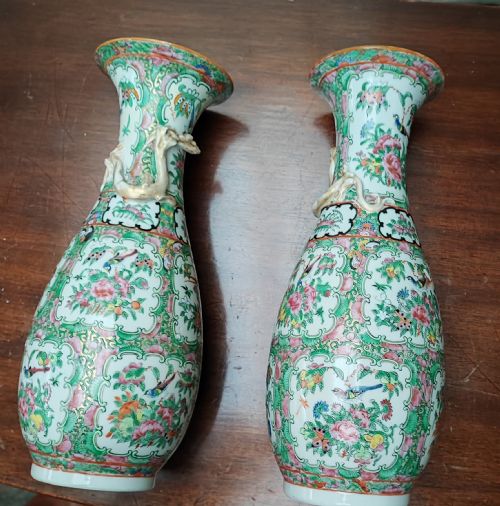 AN ANTIQUE PAIR OF CHINESE FAMILLE ROSE VASES - ADDITIONAL PHOTO 12