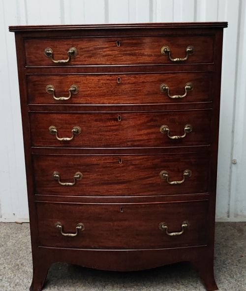 AN ANTIQUE MAHOGANY BOW FRONT CHEST OF DRAWERS - ADDITIONAL PHOTO 2