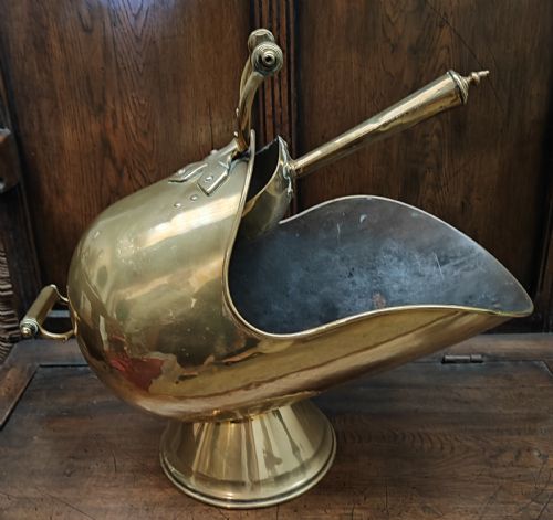 A FINE VICTORIAN BRASS COAL SCUTTLE - ADDITIONAL PHOTO 1