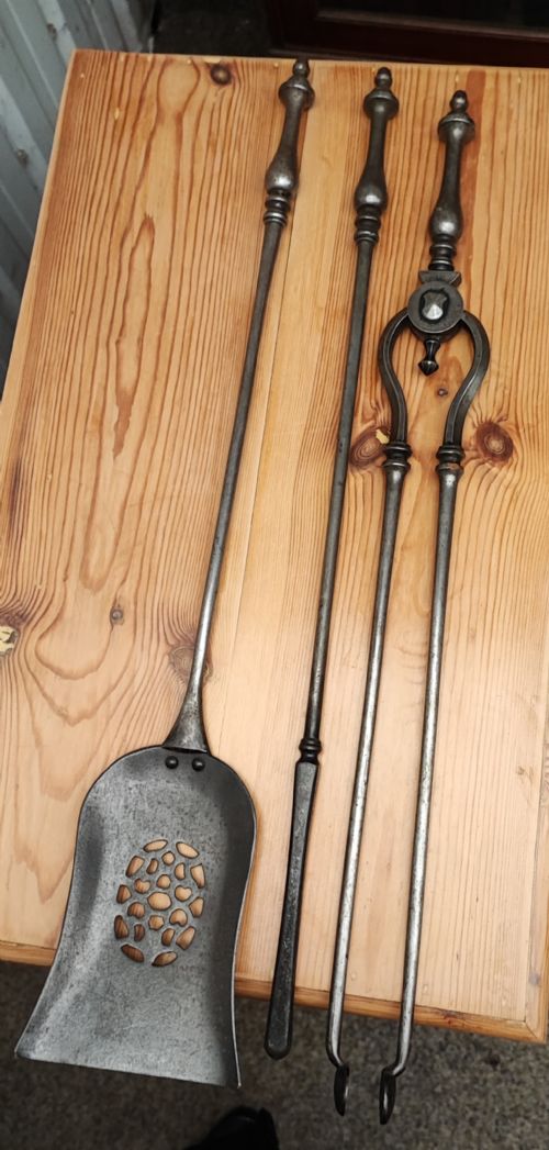 A FINE SET OF REGENCY STEEL FIRE IRONS - ADDITIONAL PHOTO 2