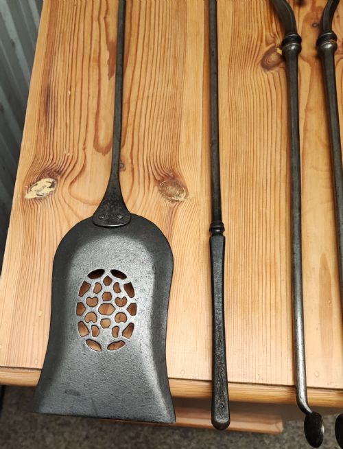 A FINE SET OF REGENCY STEEL FIRE IRONS - ADDITIONAL PHOTO 11