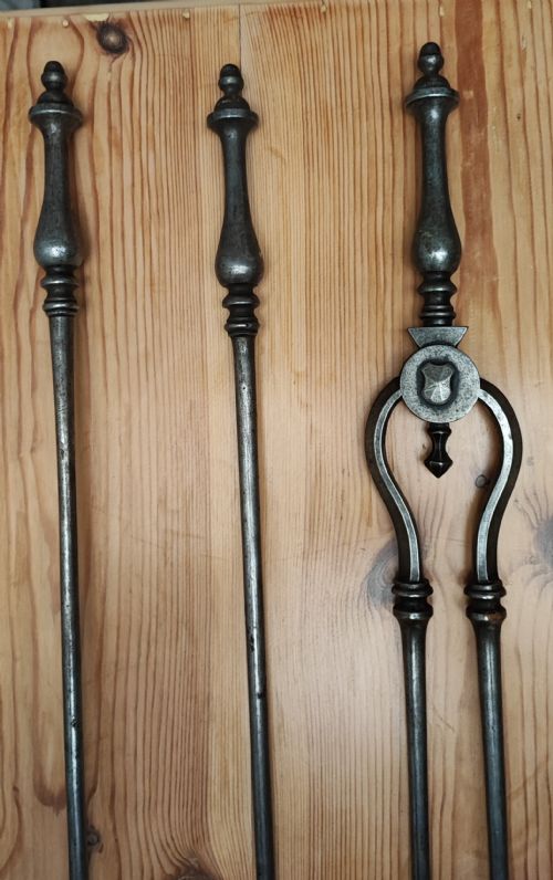 A FINE SET OF REGENCY STEEL FIRE IRONS - ADDITIONAL PHOTO 12