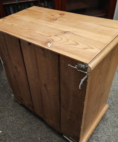 A VICTORIAN PINE CHEST OF DRAWERS - ADDITIONAL PHOTO 1