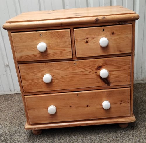 A VICTORIAN PINE CHEST OF DRAWERS - ADDITIONAL PHOTO 3