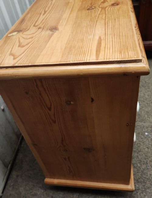 A VICTORIAN PINE CHEST OF DRAWERS - ADDITIONAL PHOTO 10