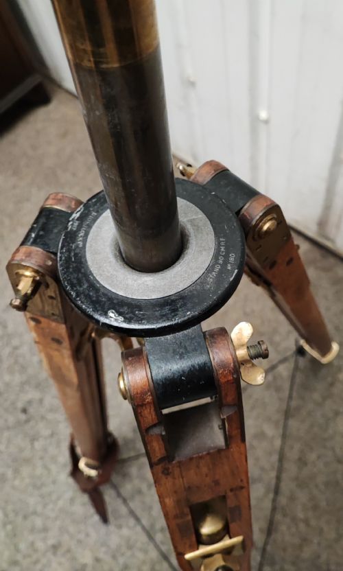 A GOOD AND LARGE ANTIQUE BRASS TELESCOPE ON ORIGINAL TRIPOD STAND - ADDITIONAL PHOTO 4