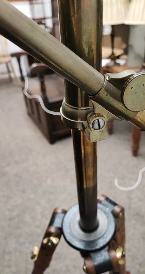 A GOOD AND LARGE ANTIQUE BRASS TELESCOPE ON ORIGINAL TRIPOD STAND - ADDITIONAL PHOTO 5