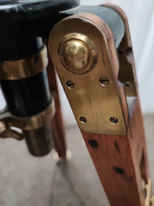 A GOOD AND LARGE ANTIQUE BRASS TELESCOPE ON ORIGINAL TRIPOD STAND - ADDITIONAL PHOTO 9