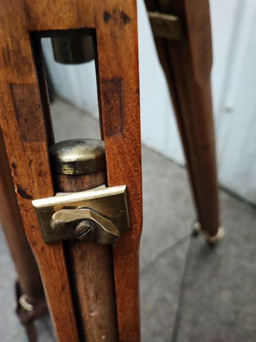 A GOOD AND LARGE ANTIQUE BRASS TELESCOPE ON ORIGINAL TRIPOD STAND - ADDITIONAL PHOTO 25