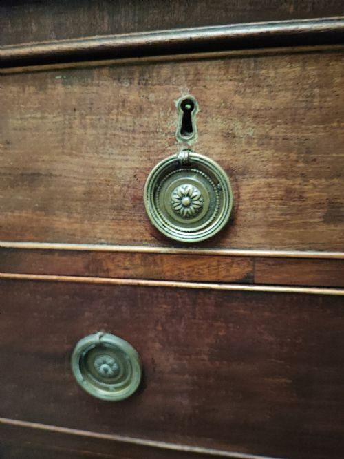 QUALITY SMALL GEORGIAN MAHOGANY CHEST OF DRAWERS - ADDITIONAL PHOTO 8
