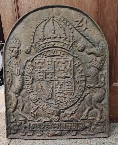 antique cast iron royal military crested fire back - CATEGORY: ANTIQUE FIREPLACES - DATED REGENCY
