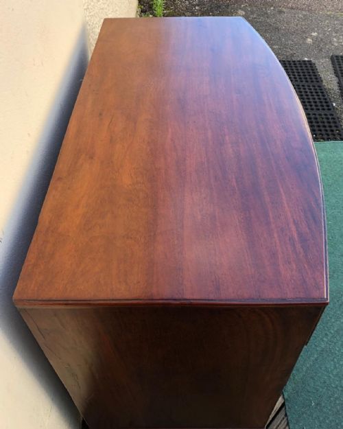 A QUALITY GEORGE III MAHOGANY BOW FRONT CHEST - ADDITIONAL PHOTO 1