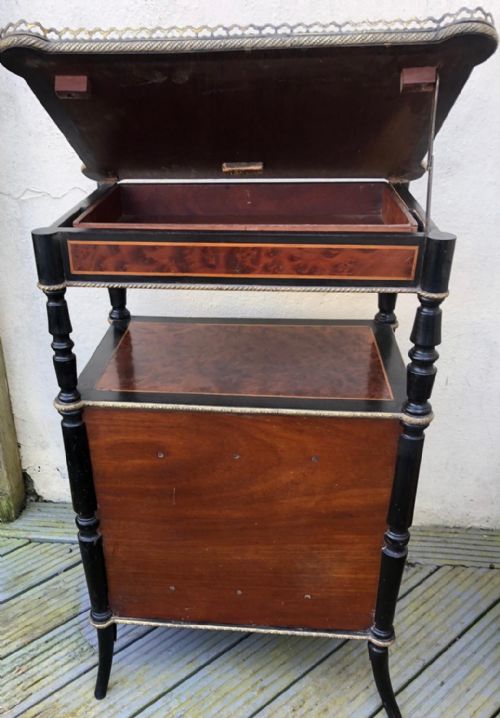 AN ANTIQUE FRENCH MARQUETRY AND AMBOINA MUSIC STAND CABINET - ADDITIONAL PHOTO 2