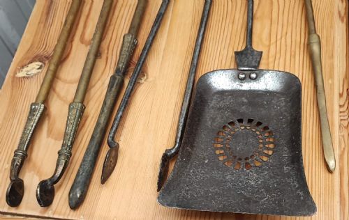 A REGENCY BRASS AND STEEL COLLECTION OF FIRE IRONS - ADDITIONAL PHOTO 11