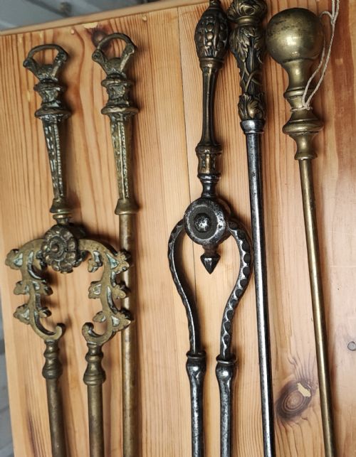 A REGENCY BRASS AND STEEL COLLECTION OF FIRE IRONS - ADDITIONAL PHOTO 12