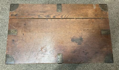 A QUALITY ANTIQUE OAK AND BRASS BOUND TRUNK - ADDITIONAL PHOTO 1