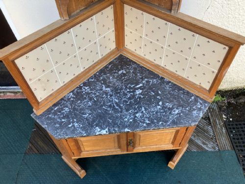 AN UNUSUAL ANTIQUE ART'S AND CRAFTS CORNER WASH STAND - ADDITIONAL PHOTO 3