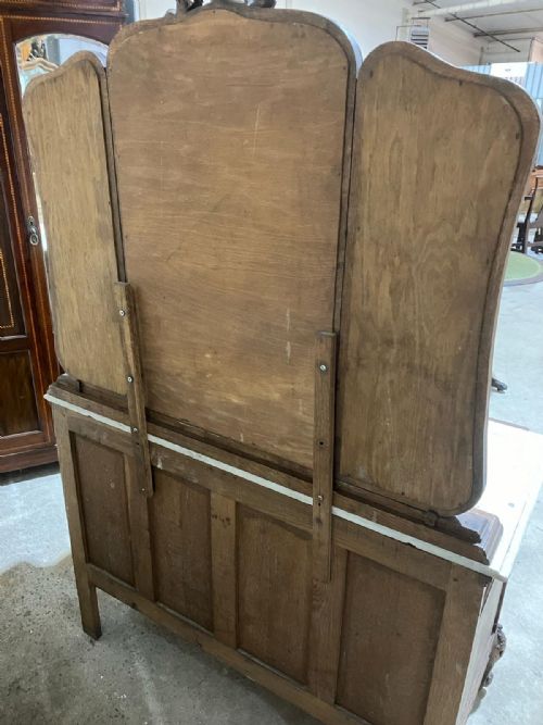 AN ANTIQUE FRENCH CARVED OAK MARBLE TOPPED DRESSING TABLE - ADDITIONAL PHOTO 3