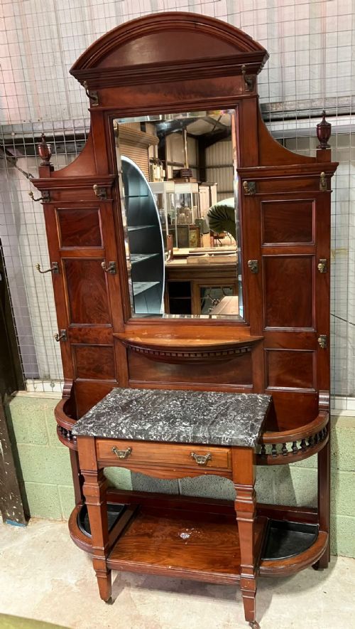 a fine victorian mahogany hallstand - CATEGORY: ANTIQUE FURNITURE - DATED VICTORIAN
