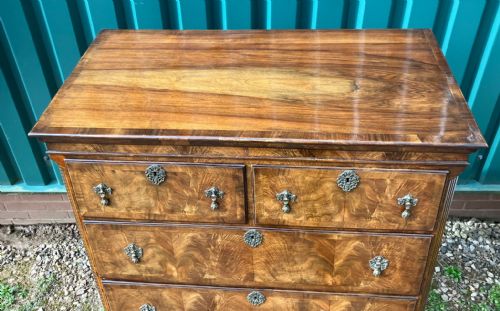 A QUALITY ANTIQUE WALNUT CHEST ON STANDIN THE GEORGE III STYLE - ADDITIONAL PHOTO 1