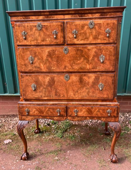 A QUALITY ANTIQUE WALNUT CHEST ON STANDIN THE GEORGE III STYLE - ADDITIONAL PHOTO 6