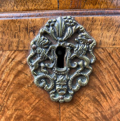 A QUALITY ANTIQUE WALNUT CHEST ON STANDIN THE GEORGE III STYLE - ADDITIONAL PHOTO 9