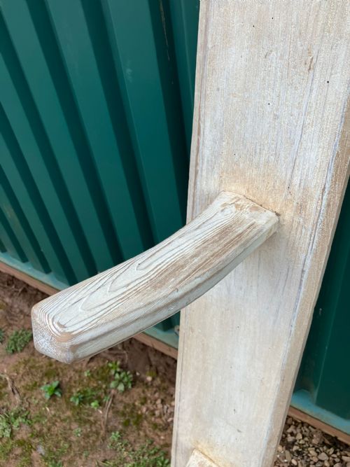 ANTIQUE SADDLE AND TACK RACK IN ORIGINAL PAINT - ADDITIONAL PHOTO 4