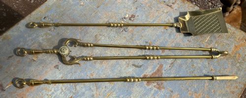 a quality antique set of brass fire irons - CATEGORY: ANTIQUE FIREPLACES - DATED 19TH CENTURY