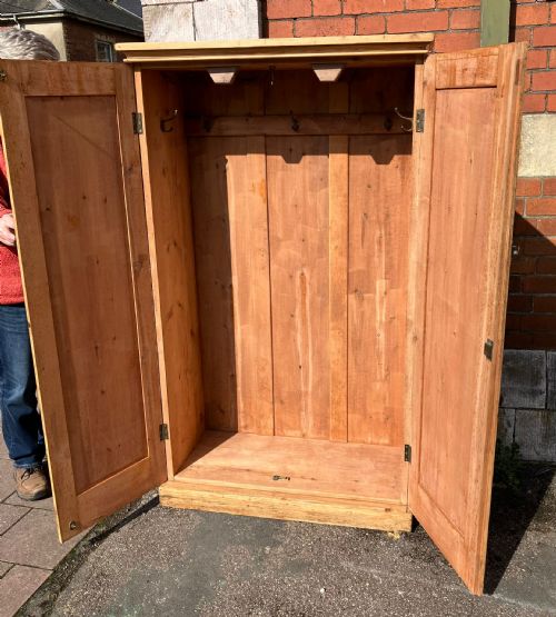 A VICTORIAN PINE 2 DOOR WARDROBE OR PANTRY CUPBOARD - ADDITIONAL PHOTO 3