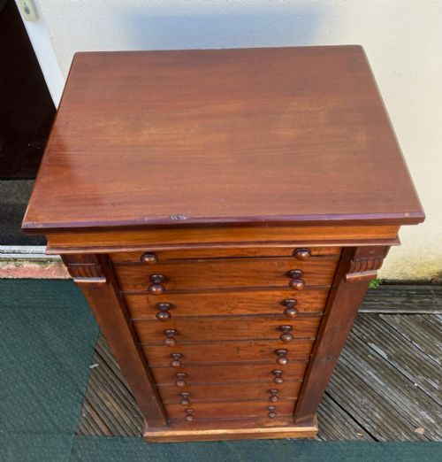 A QUALITY WILLIAM IV MAHOGANY WELLINGTON CHEST OF DRAWERS - ADDITIONAL PHOTO 1