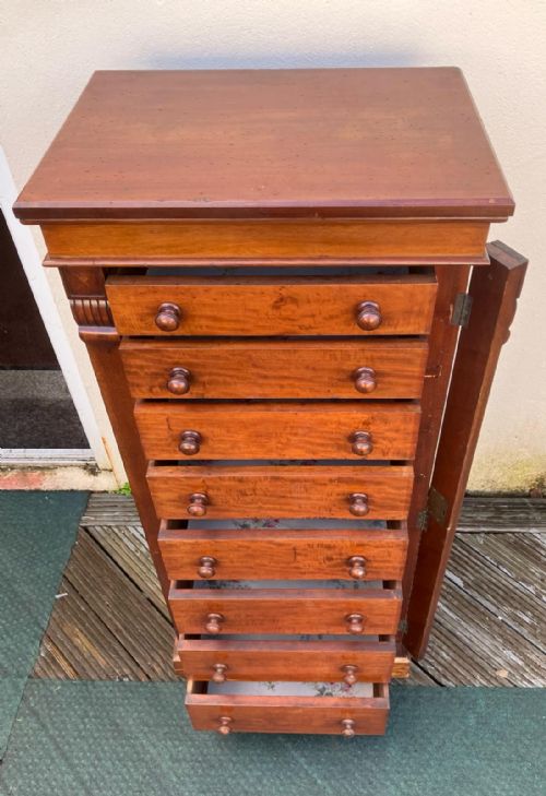 A QUALITY WILLIAM IV MAHOGANY WELLINGTON CHEST OF DRAWERS - ADDITIONAL PHOTO 3