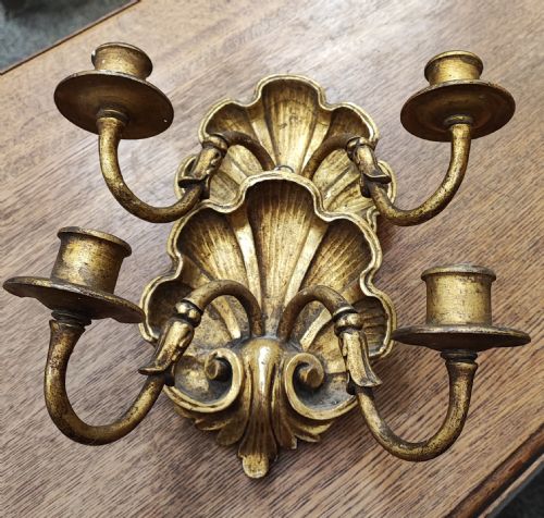 A PAIR OF 19C GILT WOOD AND GESSO SHELL WALL LIGHTS - ADDITIONAL PHOTO 2