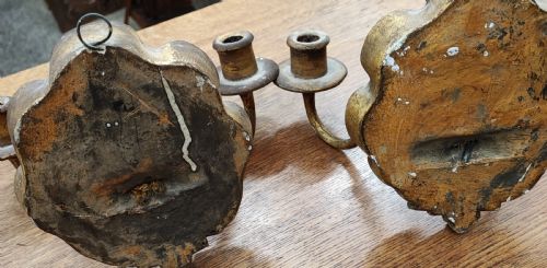 A PAIR OF 19C GILT WOOD AND GESSO SHELL WALL LIGHTS - ADDITIONAL PHOTO 3