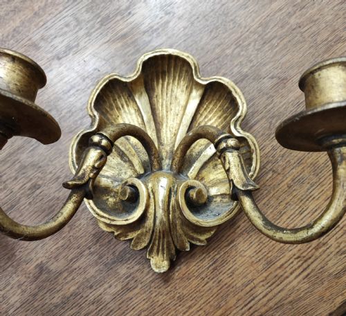 A PAIR OF 19C GILT WOOD AND GESSO SHELL WALL LIGHTS - ADDITIONAL PHOTO 5