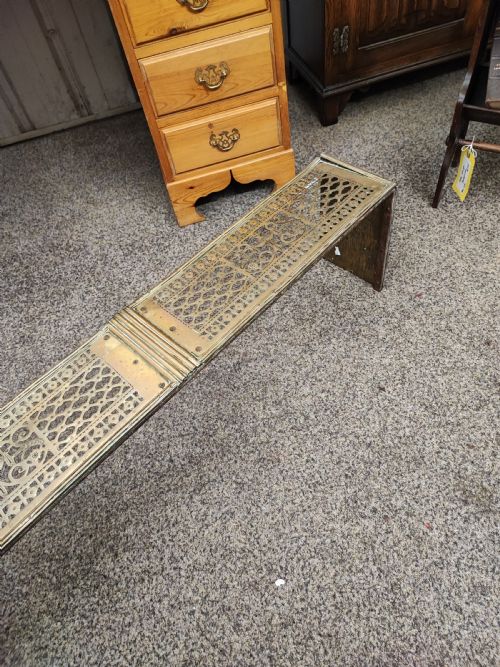 FINE REGENCY BRASS FENDER OF LARGE SIZE - ADDITIONAL PHOTO 5