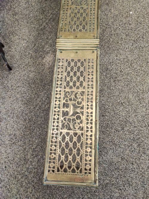FINE REGENCY BRASS FENDER OF LARGE SIZE - ADDITIONAL PHOTO 6