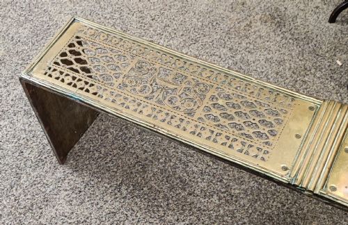 FINE REGENCY BRASS FENDER OF LARGE SIZE - ADDITIONAL PHOTO 7