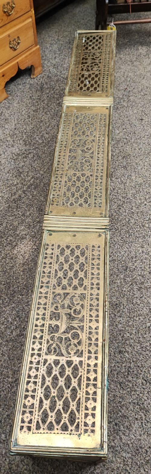 FINE REGENCY BRASS FENDER OF LARGE SIZE - ADDITIONAL PHOTO 8