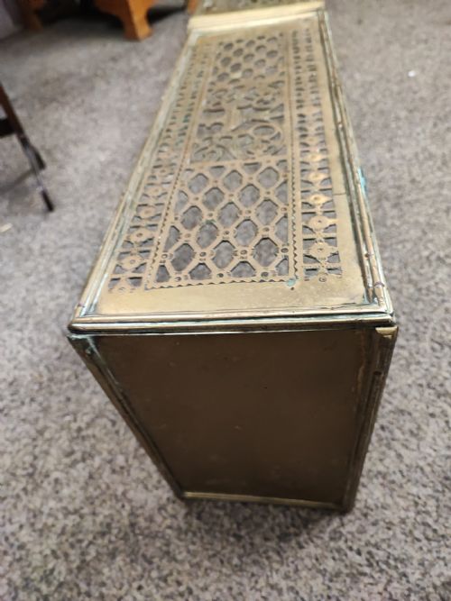FINE REGENCY BRASS FENDER OF LARGE SIZE - ADDITIONAL PHOTO 10