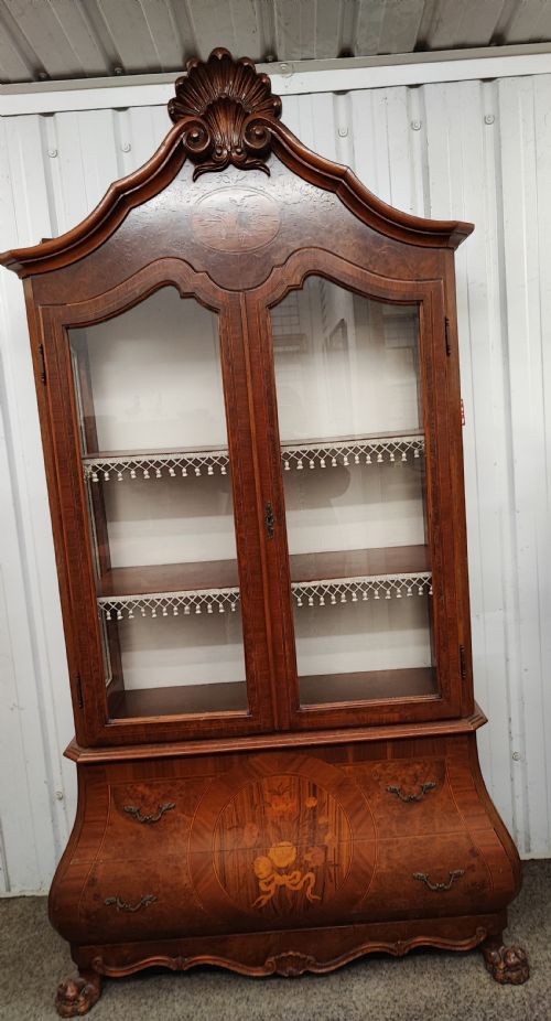 AN ANTIQUE WALNUT DISPLAY CABINET - ADDITIONAL PHOTO 10