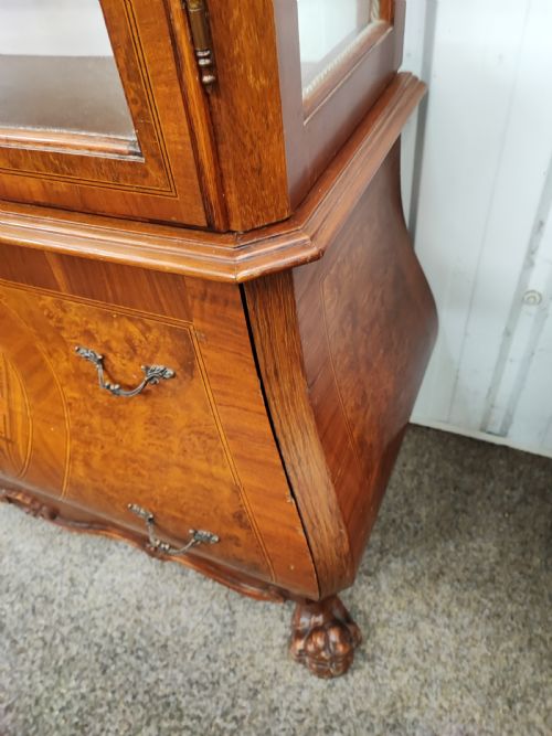 AN ANTIQUE WALNUT DISPLAY CABINET - ADDITIONAL PHOTO 11