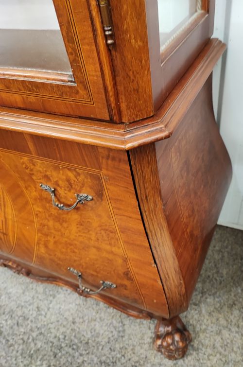 AN ANTIQUE WALNUT DISPLAY CABINET - ADDITIONAL PHOTO 15