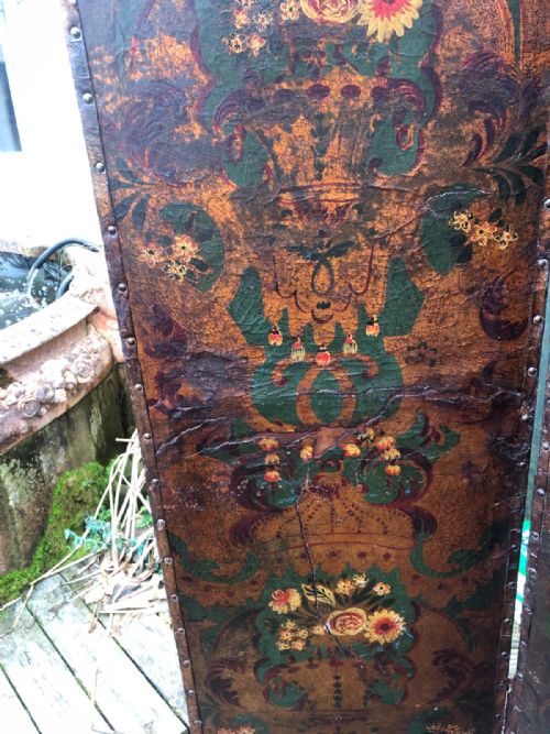 AN ANTIQUE 4 FOLD LEATHER SCREEN - ADDITIONAL PHOTO 2