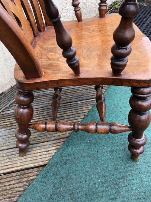 A FINE VICTORIAN LATHE BACK LARGE SCALE KITCHEN ARMCHAIR - ADDITIONAL PHOTO 3