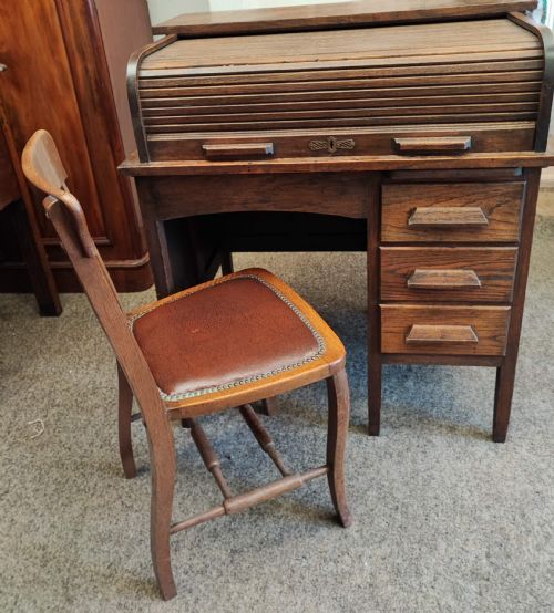 AN ANTIQUE OAK ROLL TOP DESK AND CHAIR - ADDITIONAL PHOTO 3